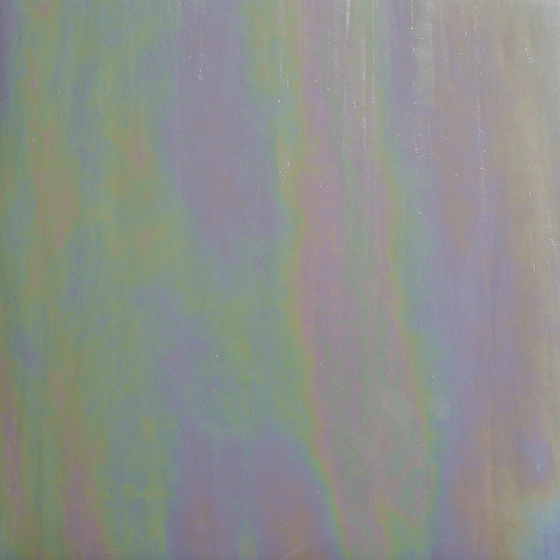 WO051IRID  White / Clear Wispy Iridized